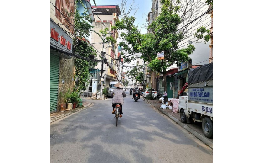 Nhỉnh 8 tỷ có nhà 4 tầng 202m2 sàn ở và cửa hàng kinh doanh tại Trâu Quỳ, Giâ Lâm. Lh 0989894845